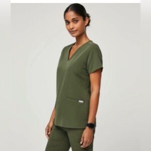 FIGS Casma Three-Pocket Scrub‎ Top Olive Green Women’s XS – Short Sleeve FIONx™